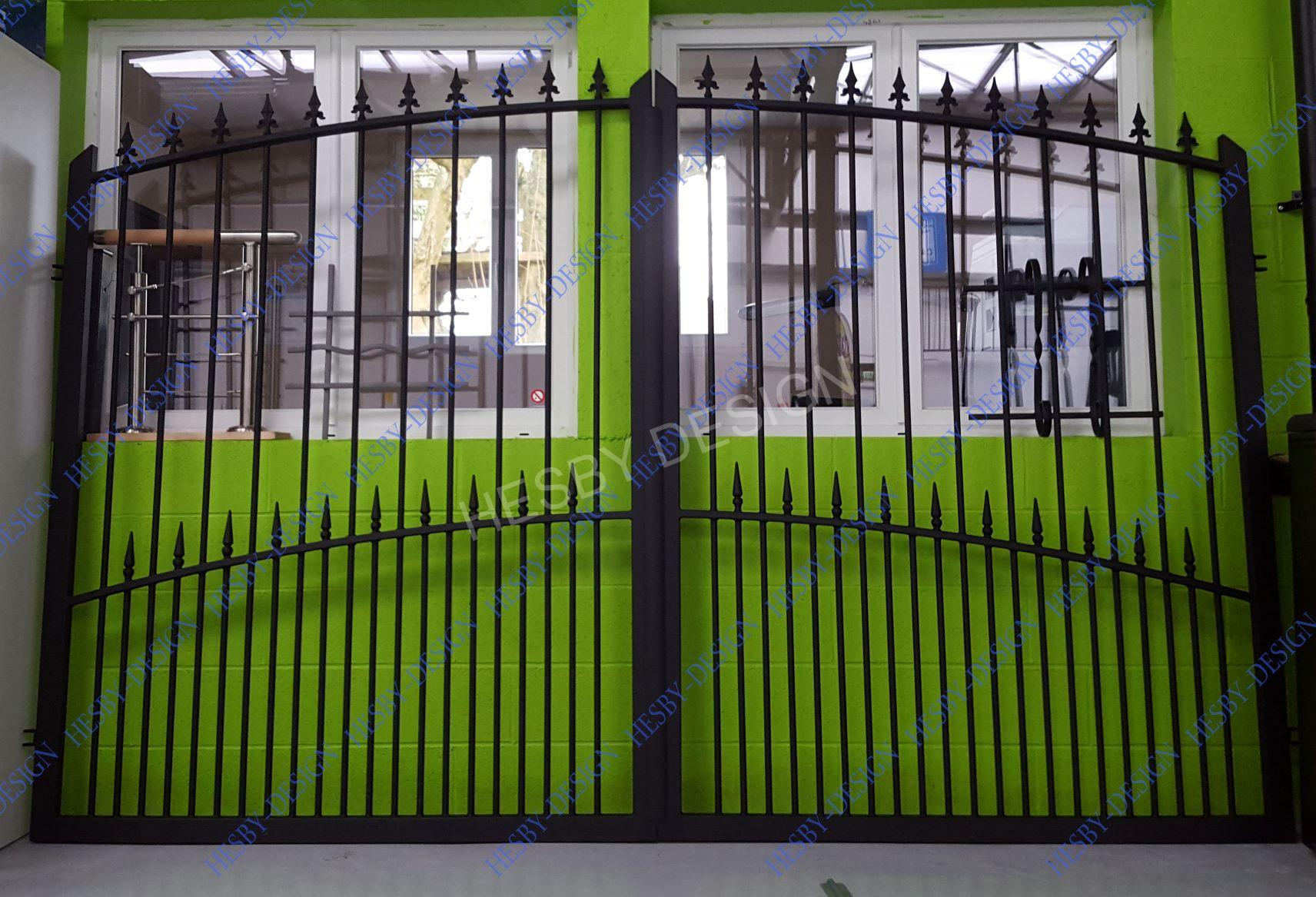 Barrière ,Portail BOMBAS ajouré